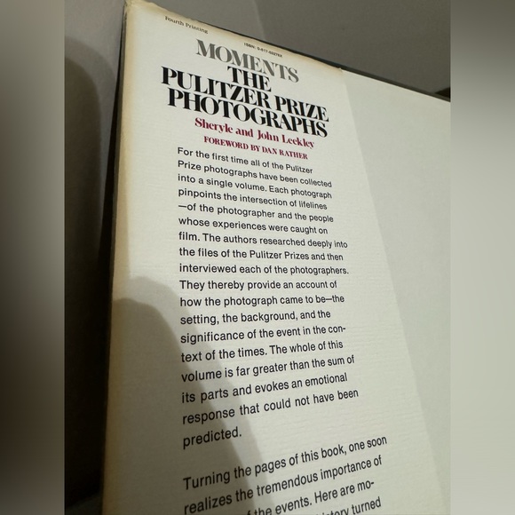 The Pulitzer Prize Photographs - Picture 6 of 11